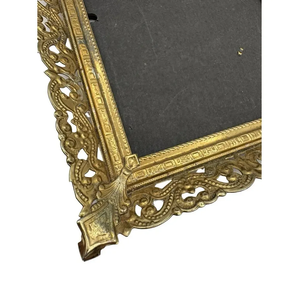 Unbranded vintage gold